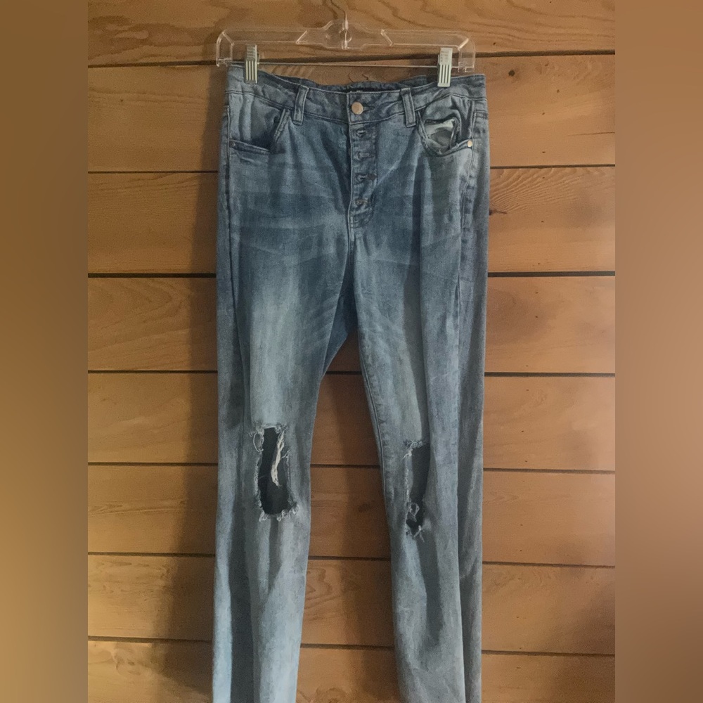 Women’s ripped jeans